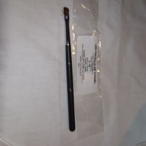 LES PINCEAUX DE CHANEL ANGLED LIP BRUSH